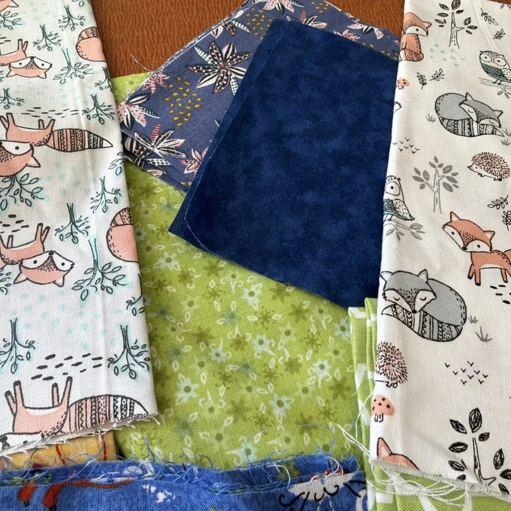 Fabric Squares & Remnants Mixed Lot‎